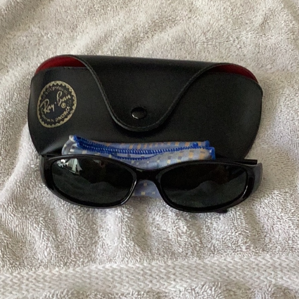 COPY - Black Retro Ray-ban sunglasses for woman.